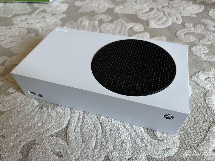 Xbox Series S + GTA5 + FIFA22 400 игр GamePass