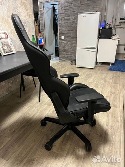 Игровое кресло dxracer
