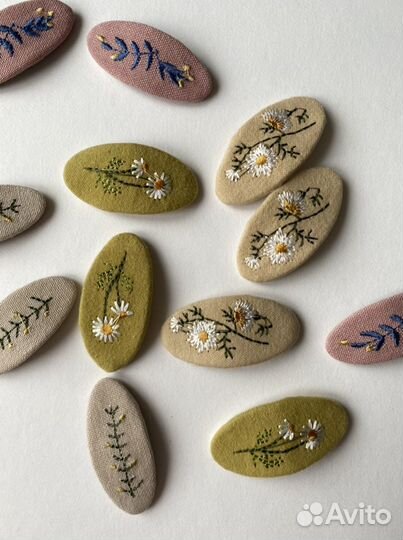 Детские заколки с вышивкой новые