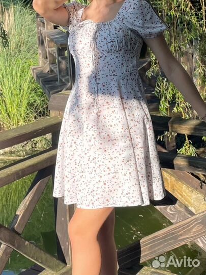 Платье со шнуровкой