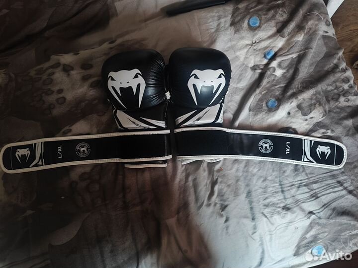 Перчатки для MMA venum