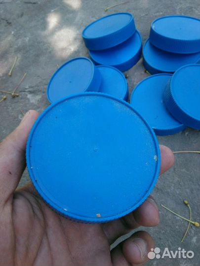 Крышки пластмассовые