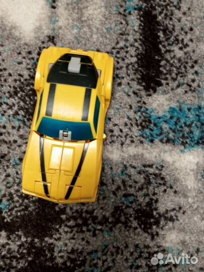 Робот трансформер бамблби