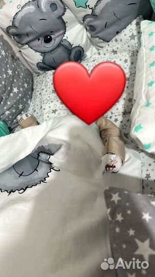 Детская кроватка с маятником и ящиком