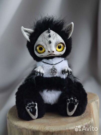 Игрушка ручной работы готический Пухляш