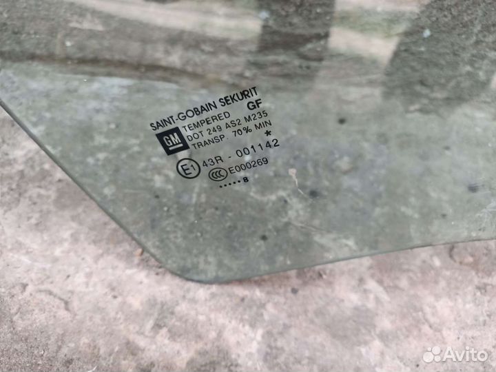 Стекло двери Opel Corsa D 5дверей