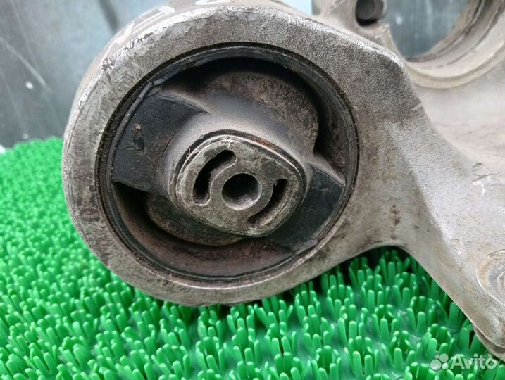 Опора двс задняя с кронштейном Ситроен C5