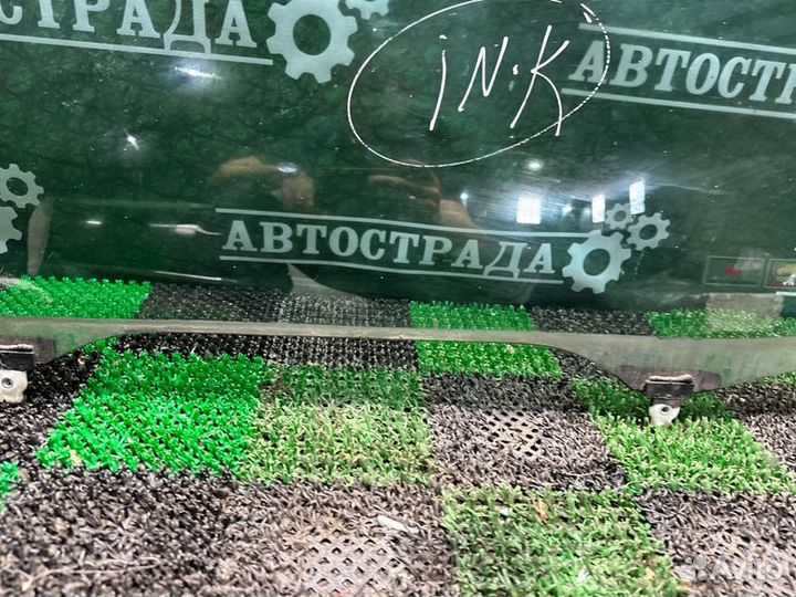 Стекло двери переднее левое Toyota Tundra Sequoia