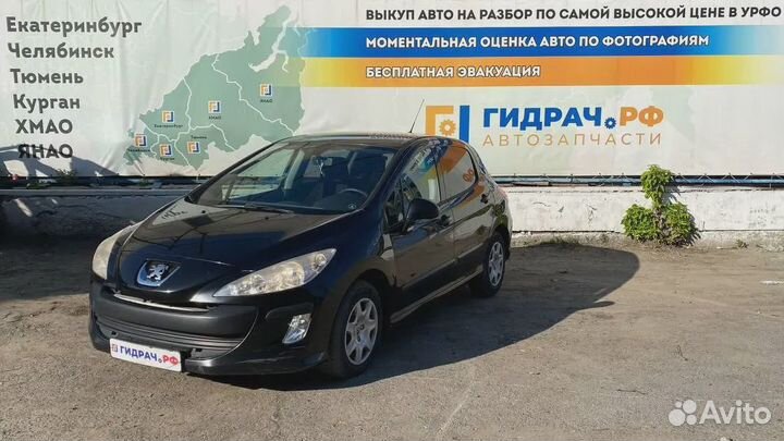 Обшивка двери багажника правая верхеняя Peugeot 30