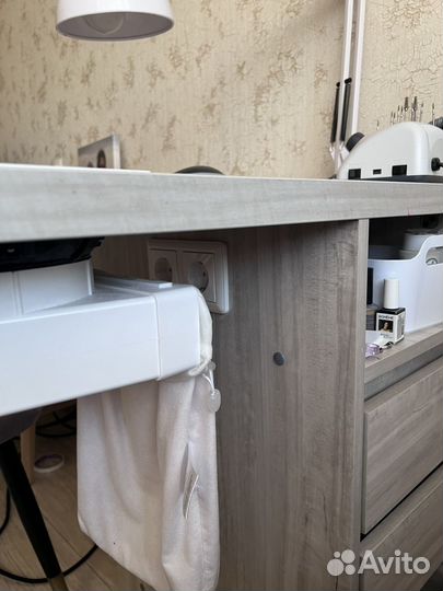 Маникюрный стол с вытяжкой