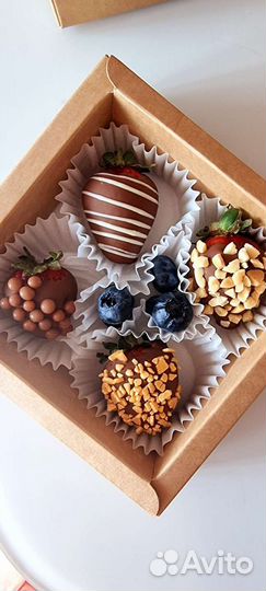 Клубника в шоколаде 4шт + голубика