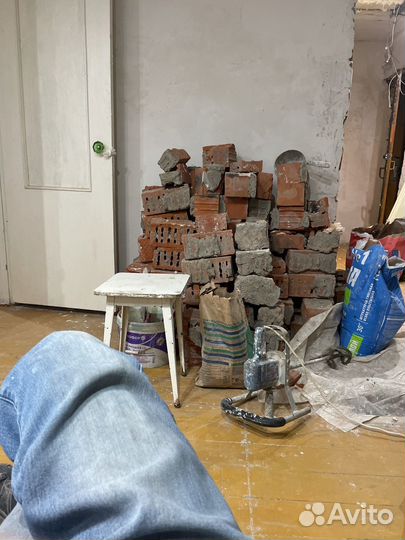 Строительный мусор(бой кирпича, доски половые)