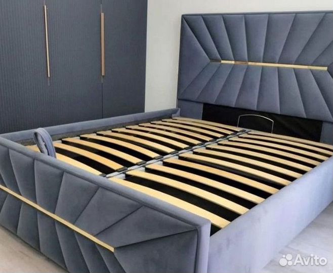 Двуспальная мягкая кровать на заказ