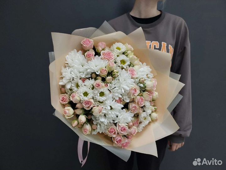 Букет с кустовой хризантемой