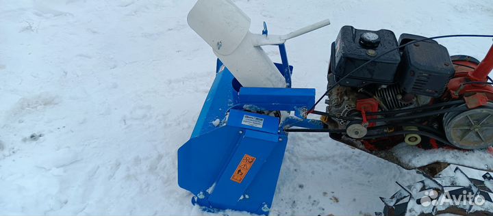 Снегоуборочная приставка к мотоблоку