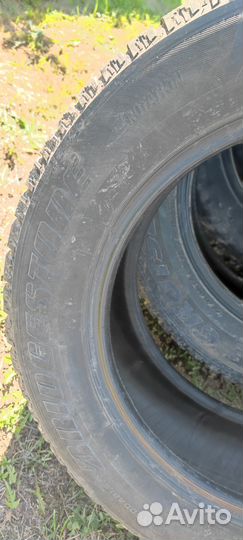 Bridgestone Ice Cruiser 7000 215/60 R16