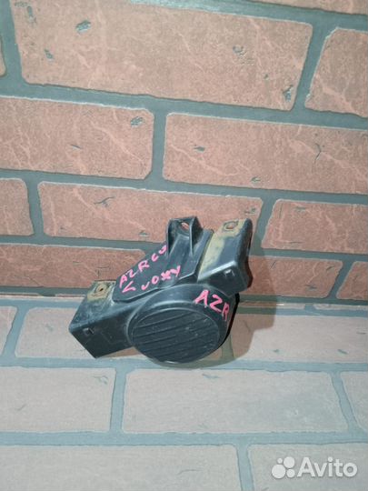 Заглушка бампера toyota noah AZR60 LH