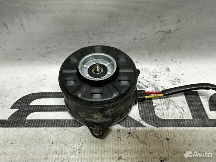 Моторчик вентилятора левый Lexus Rx450H 2011