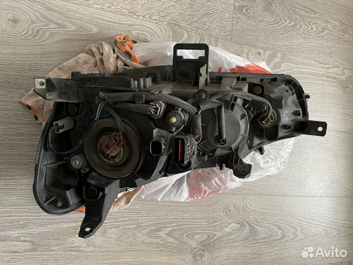 Фара правая Mitsubishi Outlander XL 2009-2013