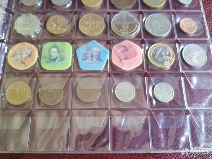 Иностранные монеты с альбомом
