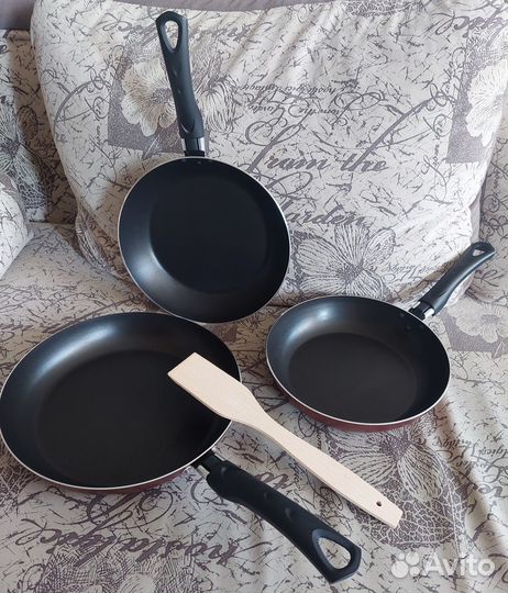 Набор сковородок 3 шт. + лопатка 1шт