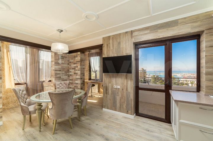 3-к. квартира, 107 м², 14/16 эт.