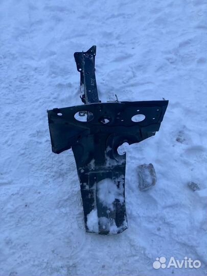 Лонжерон левый Ниссан Нота ноут Nissan Note 09 г