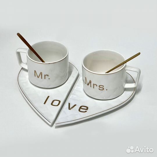 Кофейная пара чашка с ложкой и блюдцем love