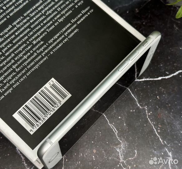 iPhone 8, 64 ГБ