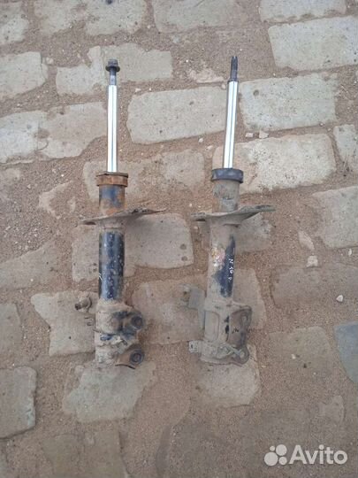 Стойки передние Nissan Almera N 16