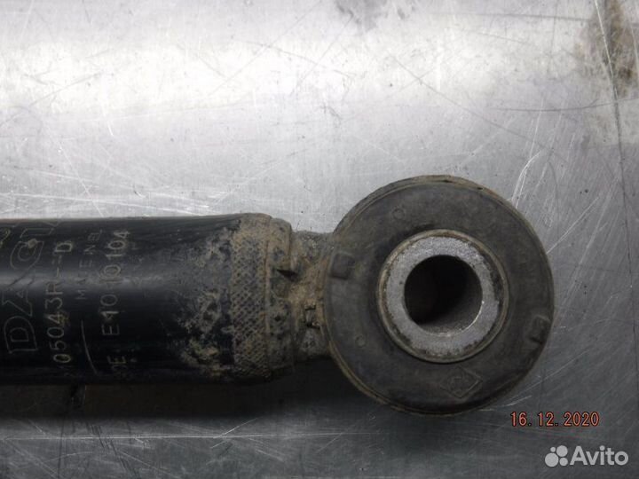 Амортизатор задний правый Nissan Terrano F4R 2014