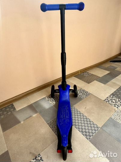 Самокат трехколесный