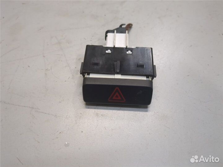 Кнопка аварийки Volkswagen Passat 7, 2015