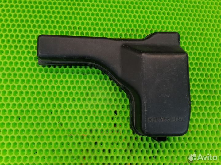 Крышка блока предохранителей Тойота марк 110