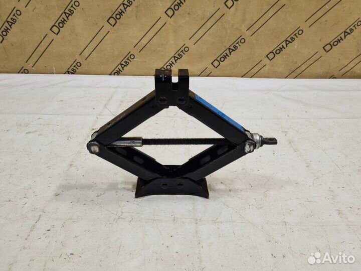 Домкрат Hyundai Solaris 2