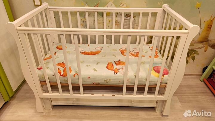 Детская кровать с маятником + матрас и др