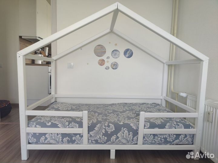 Детская кровать домик с матрасом 87х166х147 см
