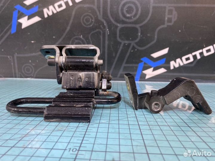 Петля двери задняя левая Audi A6 C6 BDW 2005