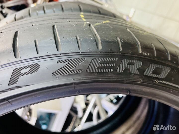 Pirelli P Zero PZ4 245/35 R20 91Y
