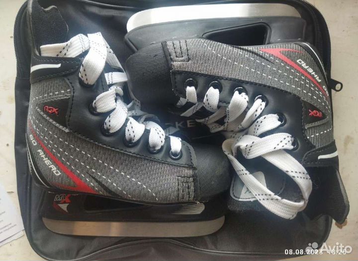 Коньки хоккейные