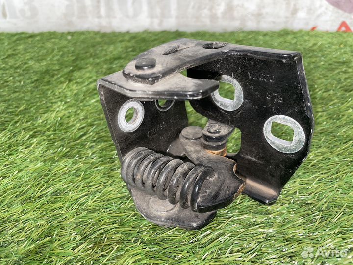 Петли задней левой двери Cadillac Escalade GMT900