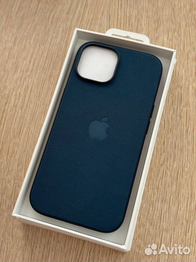 Оригинальный чехол на iPhone 15 Apple FineWoven