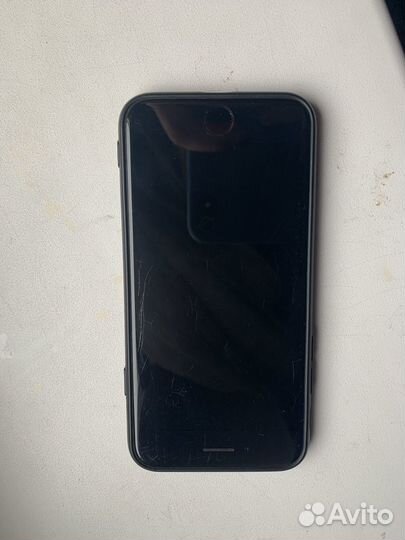 iPhone SE, 64 ГБ