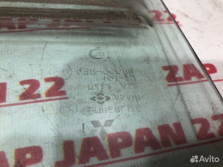 Стекло двери переднее правое Mitsubishi Delica