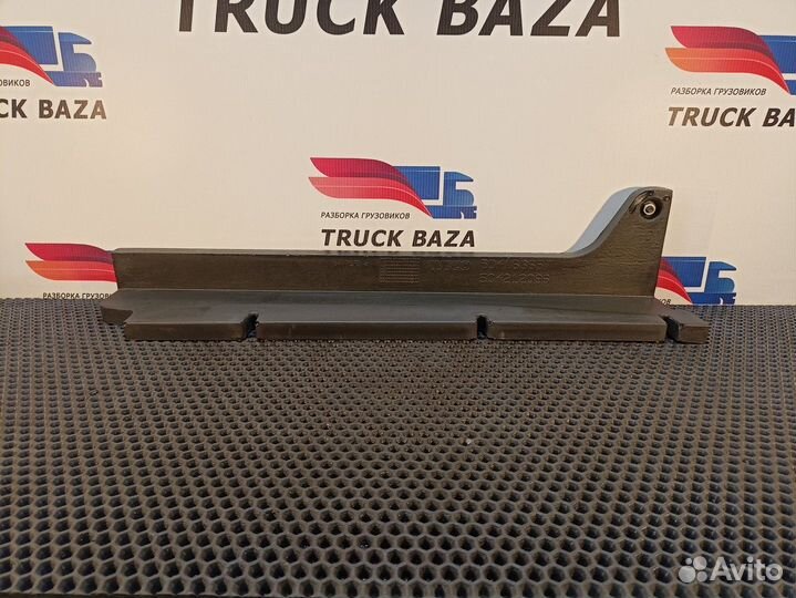 504163657 Накладка спальника Iveco Stralis