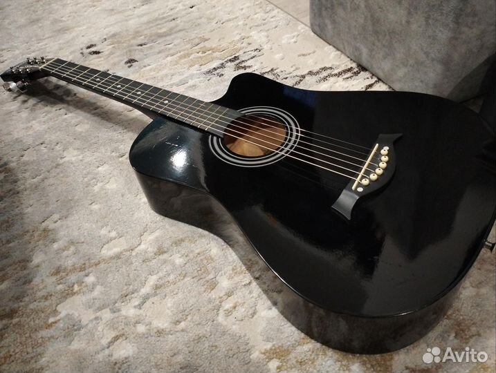 Акустическая гитара