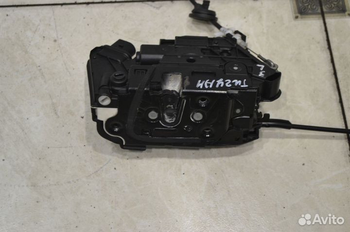 Замок двери задний левый Volkswagen Tiguan