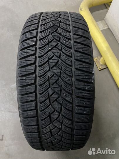 Goodyear UltraGrip 235/45 R18 98V