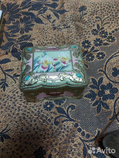 Жестяные банки коробки