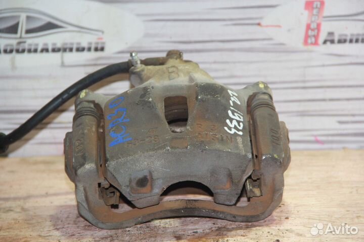 Суппорт перед право c Toyota Alphard ANH10W 2AZ-FE